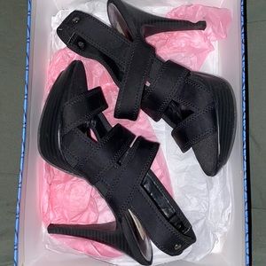 Simply Vera Vera Wang Size 7 black Heels